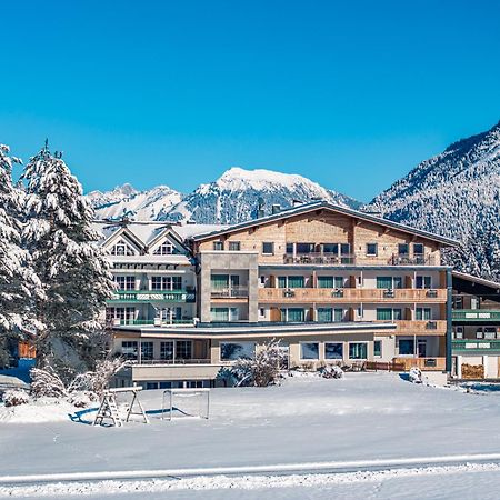 Hotel Foehrenhof Stanzach Exterior foto